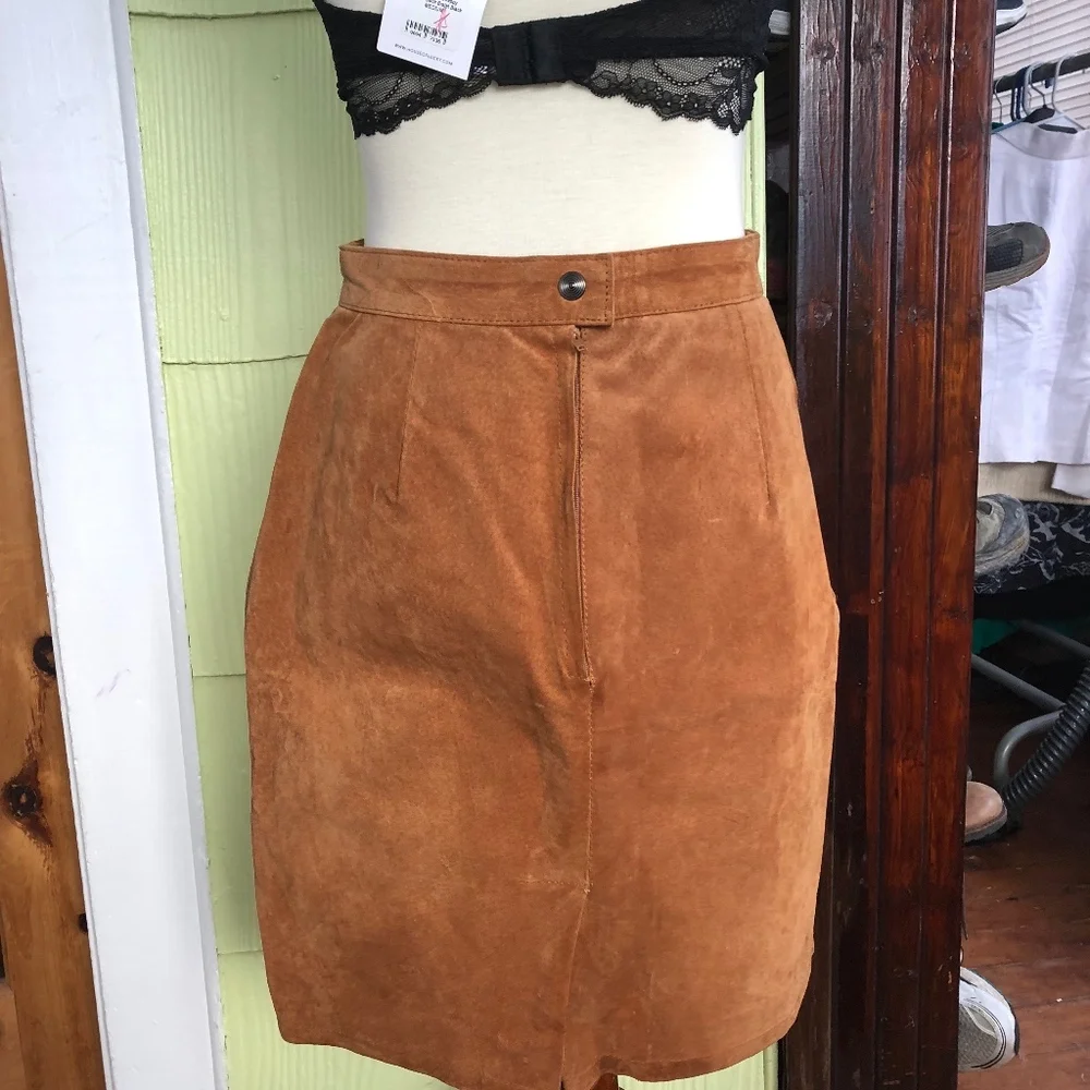 The Limited Leather Skirt‎